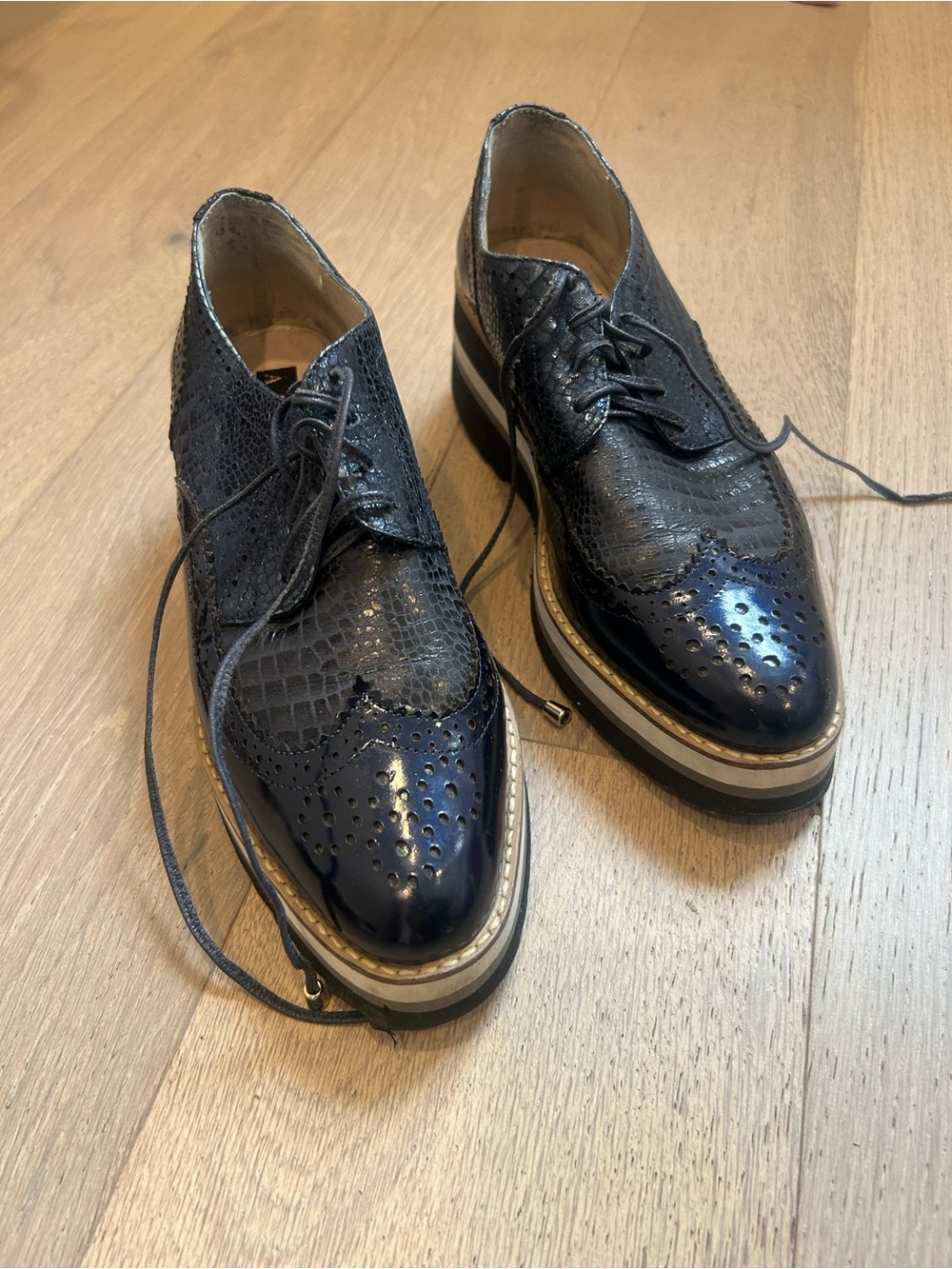 Source Unknown Navy Textured Brogue Platform Lace-Up Flats